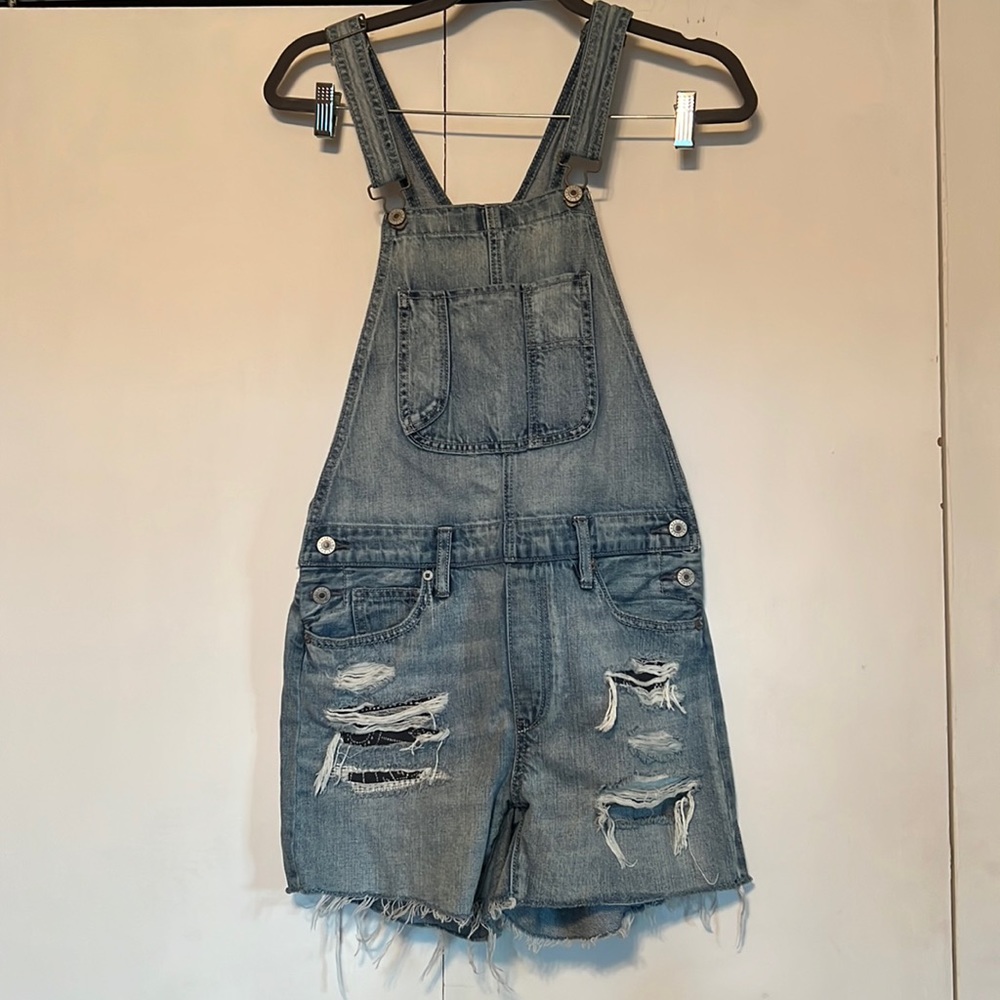 American Eagle tomgirl shortall
